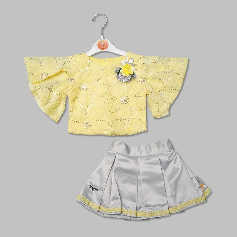 Western Wear For Girls And Kids With Pleated Pattern Skirt